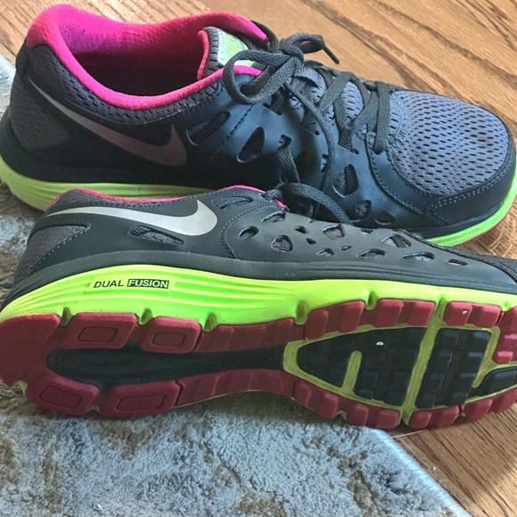 Nike Dual Fusion Run shoes - Picture 2 of 4